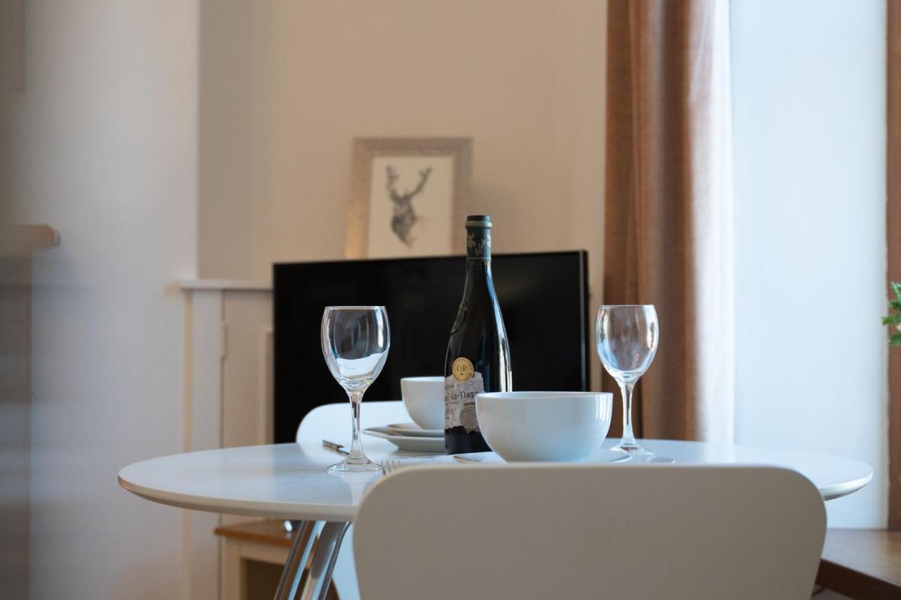 Dwellcome Home Ltd 1 Bed Apt, Half Mile To Union Street Yet Quiet, Free Parking, Fast Wifi, Ideal For Long Term Contractor, Etc Stays, Fully Equipped Kitchen, Regular Housekeeping Option - See Our Site For Assurance Aberdeen Eksteriør bilde