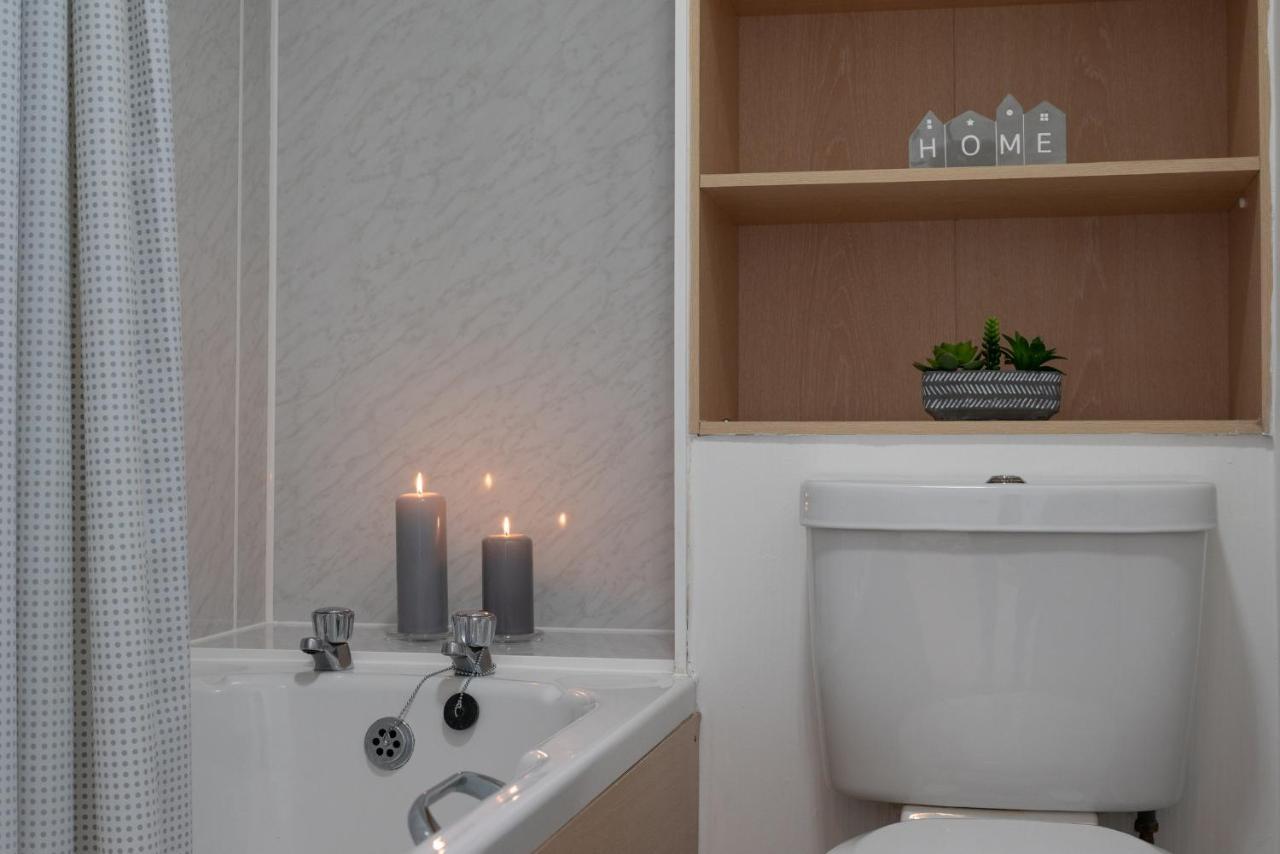 Dwellcome Home Ltd 1 Bed Apt, Half Mile To Union Street Yet Quiet, Free Parking, Fast Wifi, Ideal For Long Term Contractor, Etc Stays, Fully Equipped Kitchen, Regular Housekeeping Option - See Our Site For Assurance Aberdeen Eksteriør bilde
