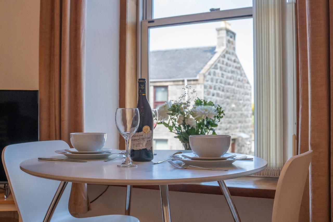 Dwellcome Home Ltd 1 Bed Apt, Half Mile To Union Street Yet Quiet, Free Parking, Fast Wifi, Ideal For Long Term Contractor, Etc Stays, Fully Equipped Kitchen, Regular Housekeeping Option - See Our Site For Assurance Aberdeen Eksteriør bilde